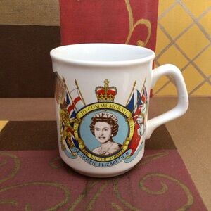 Prince William Pottery Co. Queen Elizabeth II Silver Jubilee Coffee Tea Mug